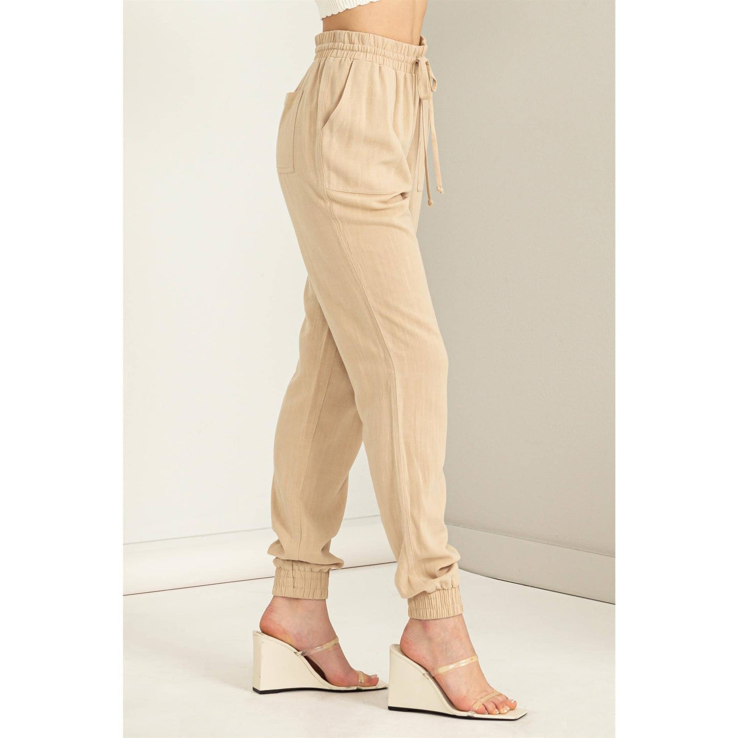 Laid-Back High-Rise Joggers: Tropical Peach